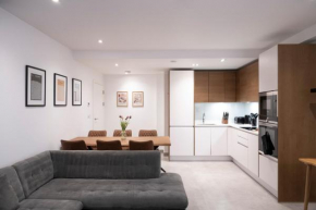 Newly Furnished Apt w/ Patios - Hampstead Heath